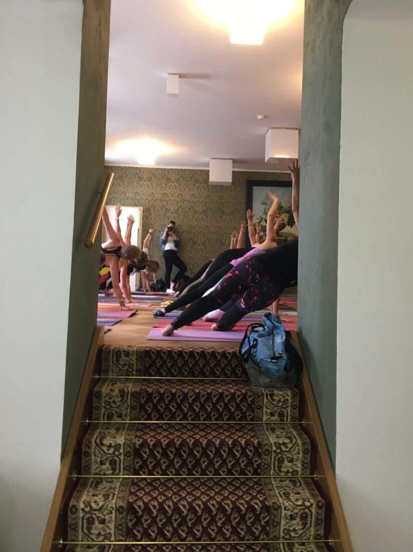 Charitativní akce „Jóga pro dobrou věc“ – Panství Dlouhá Lhota