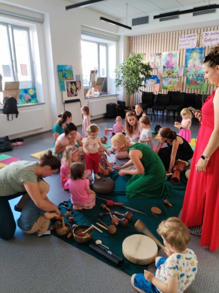 Muzikoterapie pro maminky s dětmi