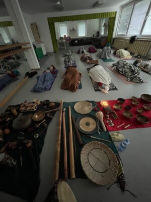 Muzikoterapeutická relaxace pro maminky – Loket